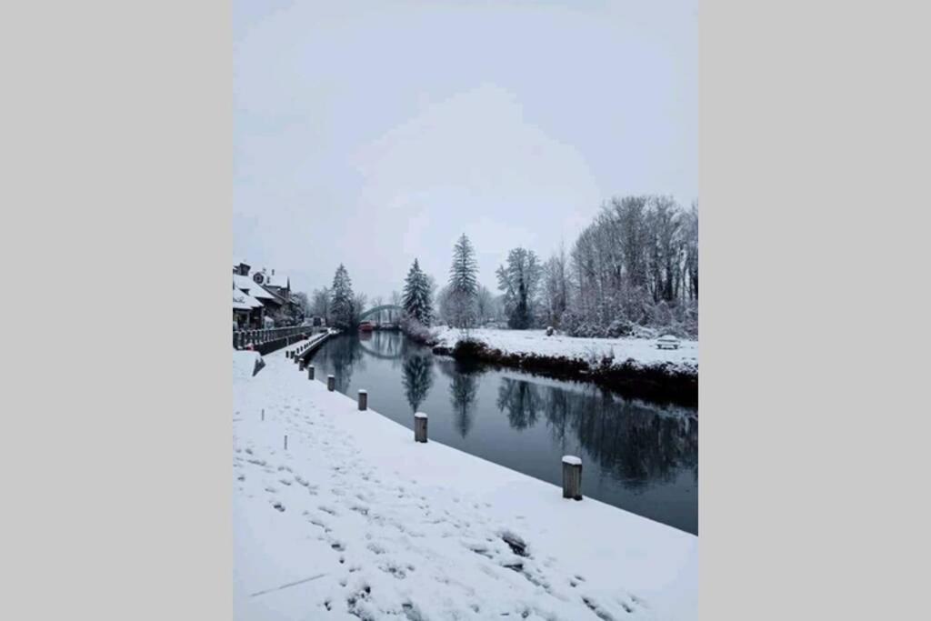 Le Portougais, Chalet A Chanaz, La Petite Venise Savoyarde Luaran gambar