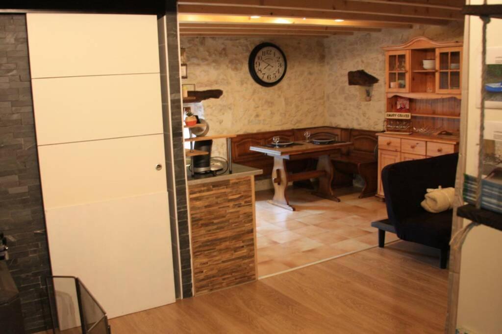 Le Portougais, Chalet A Chanaz, La Petite Venise Savoyarde Luaran gambar