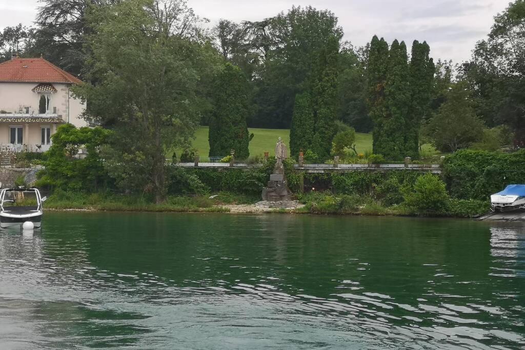 Le Portougais, Chalet A Chanaz, La Petite Venise Savoyarde Luaran gambar